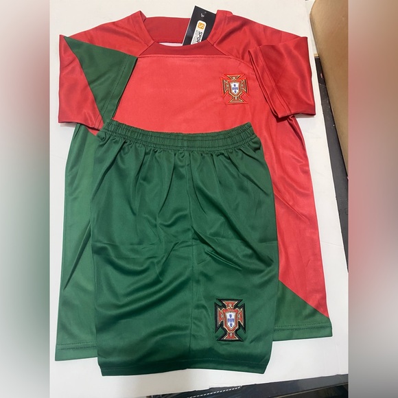 Kids Ronaldo Portugal jersey kit - Picture 3 of 3